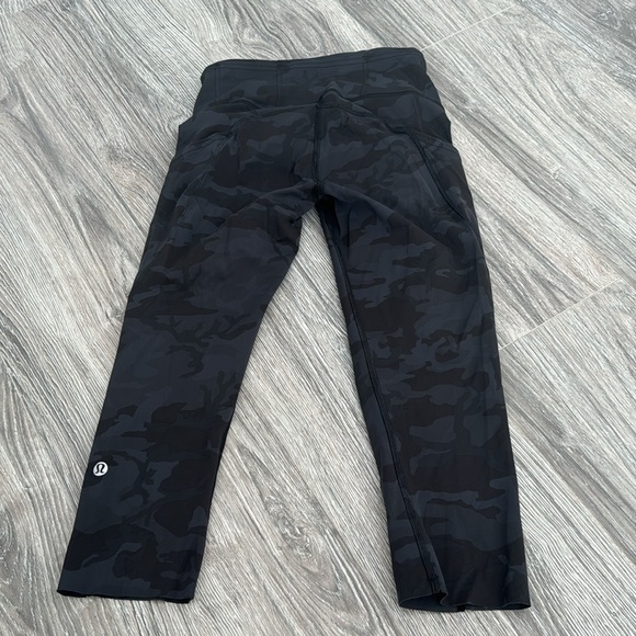 Lululemon crop leggings - Picture 2 of 4